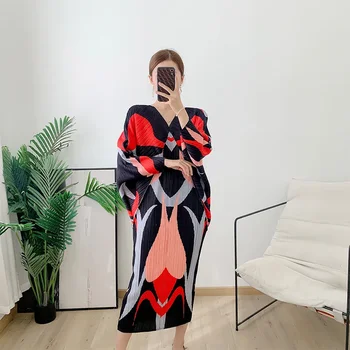 Miyake Плиссированное осенне-зимнее платье с V-образным вырезом и принтом с семиточечными рукавами Свободная мода Тонкие макси-платья Женские 2022